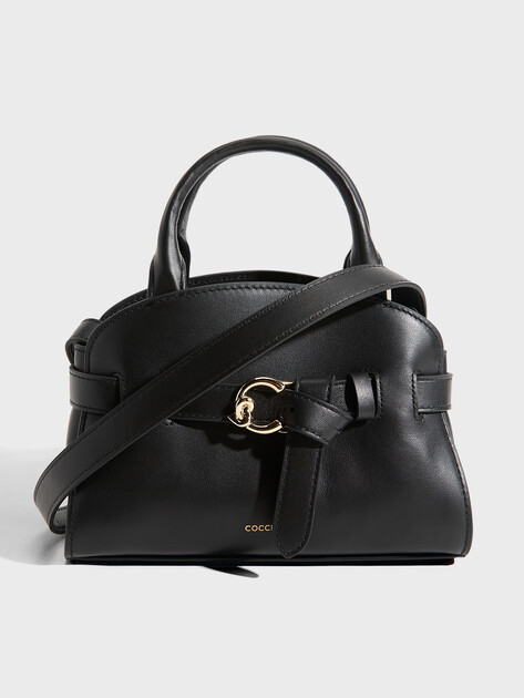 Женская сумка  COCCINELLE HANDBAG SMOOTH LEATHER, Артикул E1 TLA 18 03 01, черный | 5065657. Ракурс 1