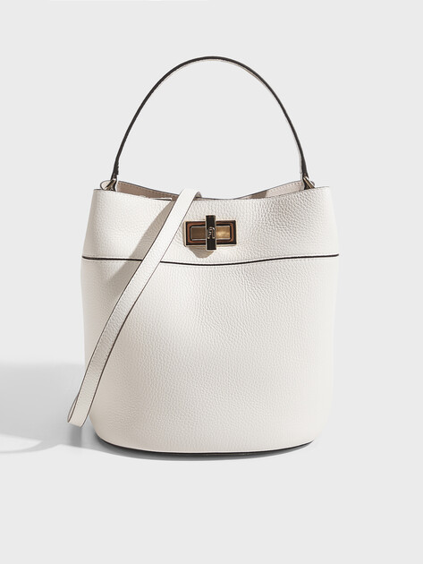 Женская сумка  FURLA, Артикул FURLA AMELIA M BUCKET BAG, молочно-белый | 5079575. Ракурс 1