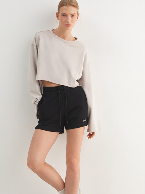 Женские шорты GUESS JEANS GJ REG EMBRO SHORTS, Артикул W5GD0OK68I4, черный | 5090214. Ракурс 1