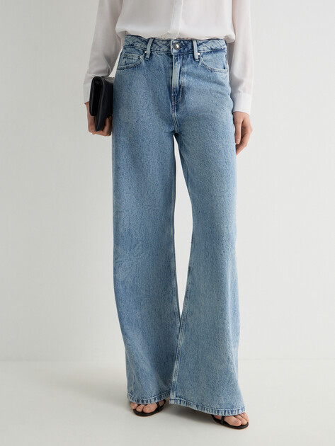 Женские широкие джинсы  GUESS BELLFLOWER, Артикул W6RA82D3Y0Q, голубой | 5157174. Ракурс 1