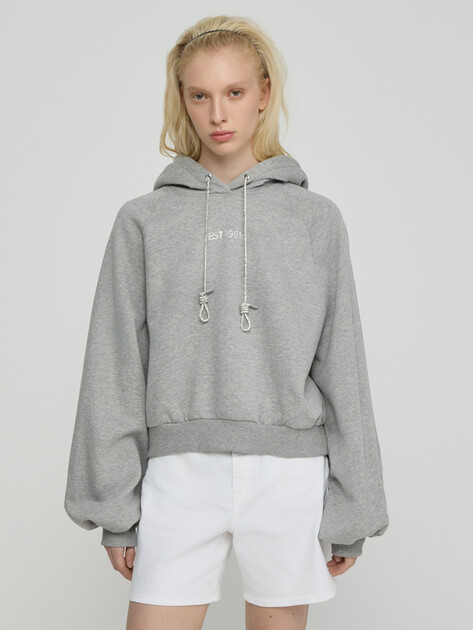 Женское худи GUESS HOODED KRYSTAL SWEATSHIRT, Артикул W6RQ11KB681, серый | 5158018. Ракурс 1