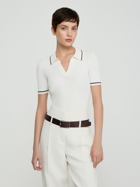 Женское поло ARMANI EXCHANGE Polo con scollo a V con profili a contrasto, Артикул XW001897, белый | 5202991. Ракурс 1
