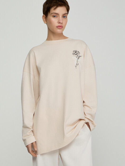 Женский лонгслив GUESS LS CN FLOWER MAXI TEE, Артикул W6GI43K3610, молочно-бежевый | 5215662. Ракурс 1