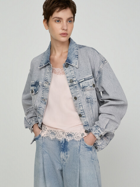 Женская джинсовая куртка GUESS JEANS GJ OVERSIZE TRUCKER JACKET, Артикул W6GN56D5M57, голубой | 5216225. Ракурс 1