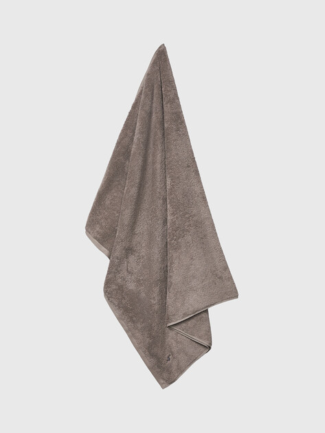 Махровое банное полотенце 100x150 MAISON DAVID, Артикул Elite ABC 100x150 cm, коричнево-серый | 5220983. Ракурс 1