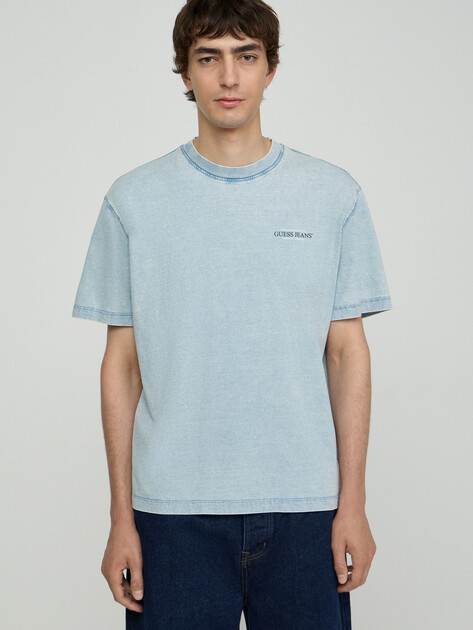 Мужская футболка GUESS JEANS GJ SS CN OS AMERICAN TRAD TEE, Артикул M6GI75KCTG1, светло-голубой | 5255348. Ракурс 1