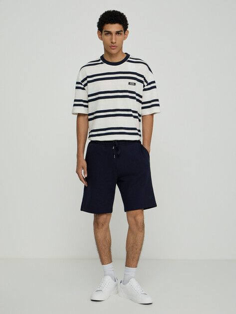 Мужские шорты GUESS REGULAR LEG BASIC SHORT, Артикул M6GD12K3020, темно-синий | 5255575. Ракурс 1