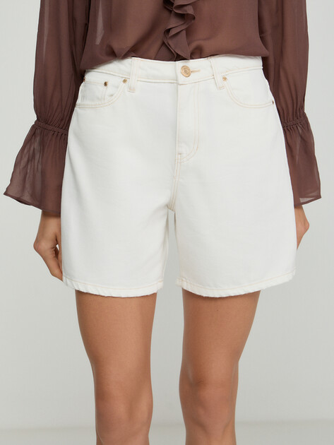 Женские шорты GUESS SUPER RELAXED SHORT, Артикул W6GD1AD0704, молочный | 5256230. Ракурс 1